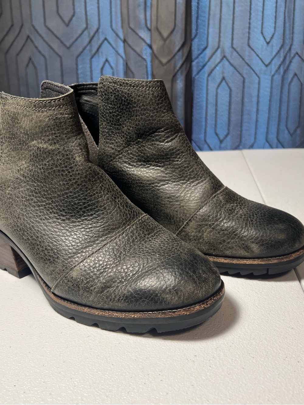 Sorel Genuine Leather Suede Gray Ankle Boots Booties Cate Cutout Womens sz 7